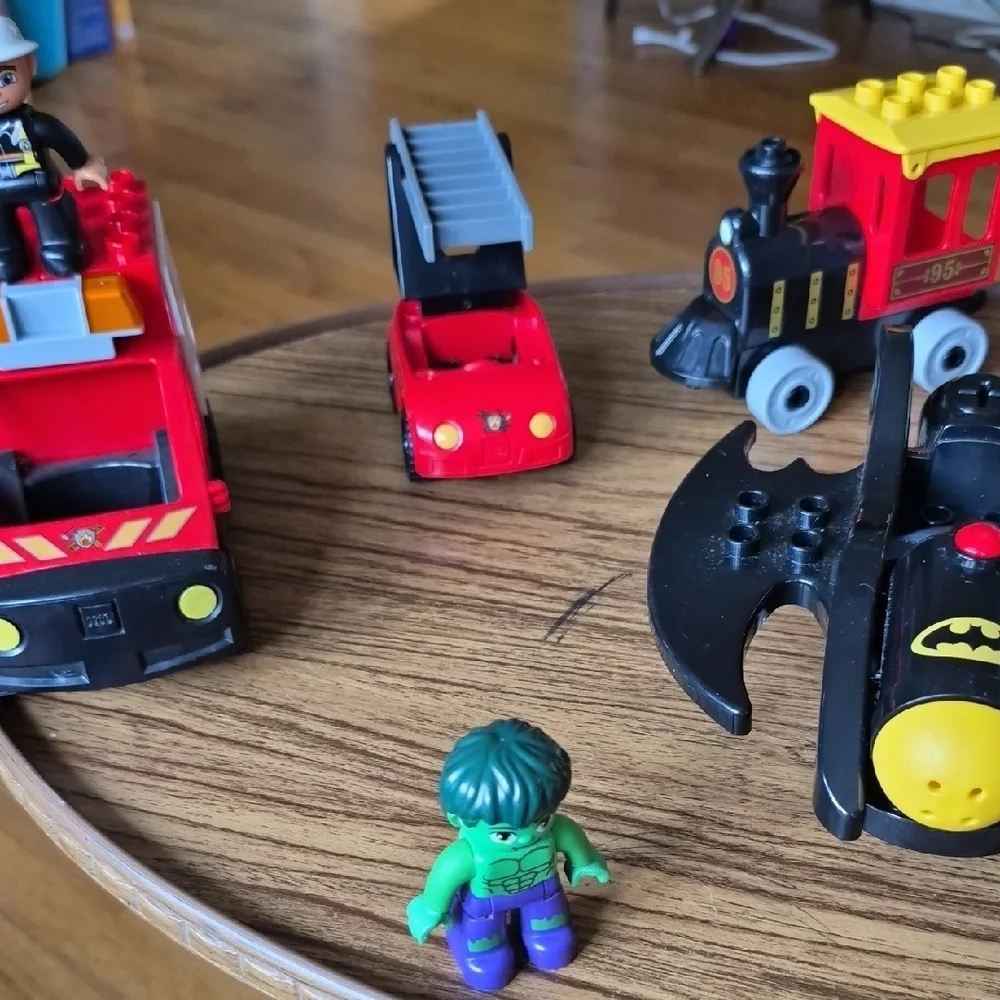 LEGO HULK SPIDERMAN BAT PLANE City Fire and Rescue Set- Red, Yellow, Black Used